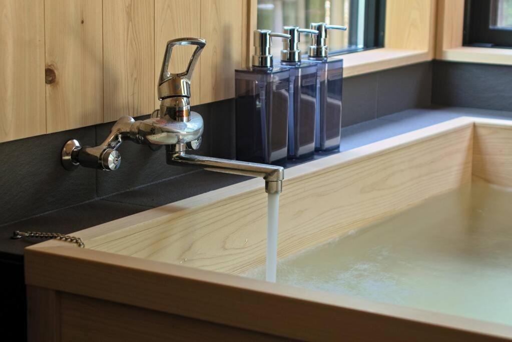 Hinoki No Ie - Cottage With Natural Hot Spring In A Cypress Bathtub Shika Exteriér fotografie