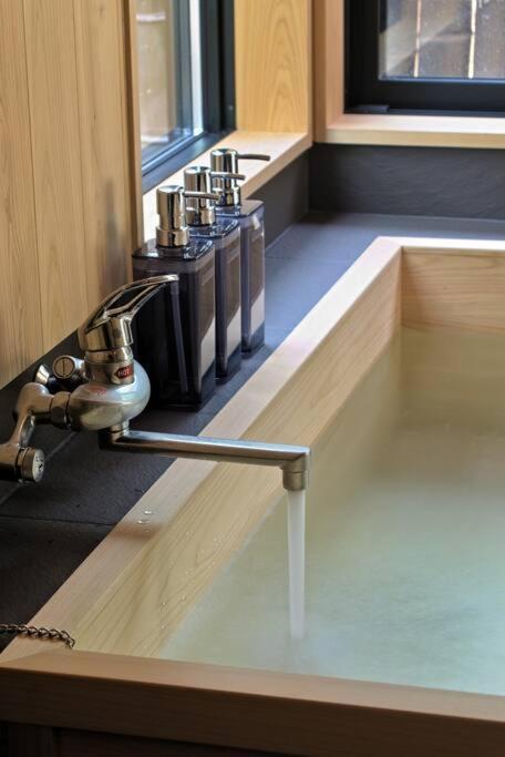 Hinoki No Ie - Cottage With Natural Hot Spring In A Cypress Bathtub Shika Exteriér fotografie