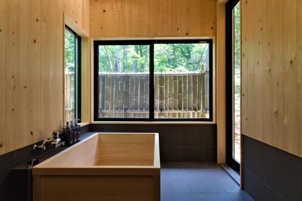 Hinoki No Ie - Cottage With Natural Hot Spring In A Cypress Bathtub Shika Exteriér fotografie